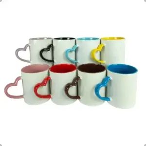 Canecas de cerâmica branca para sublimação com interior e alça de coração de cor